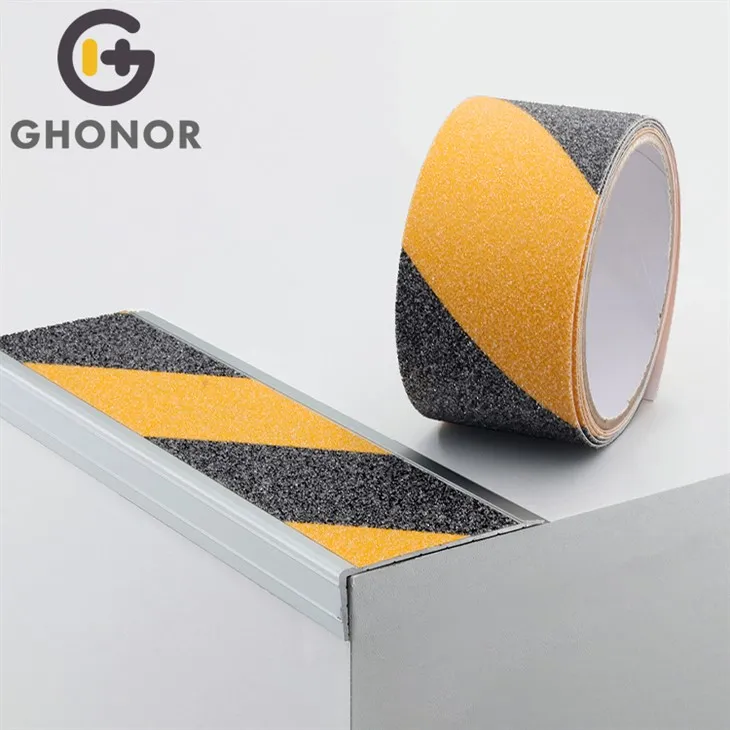 Żółte paski bezpieczeństwa do schodów